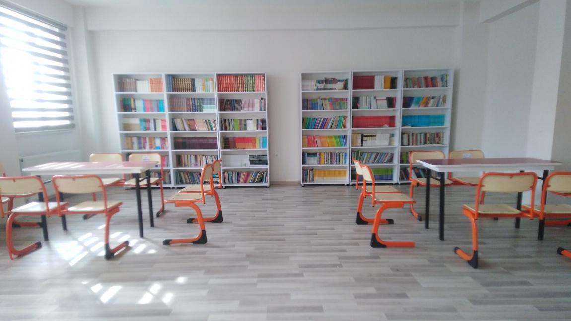 OKUL KÜTÜPHANEMİZ